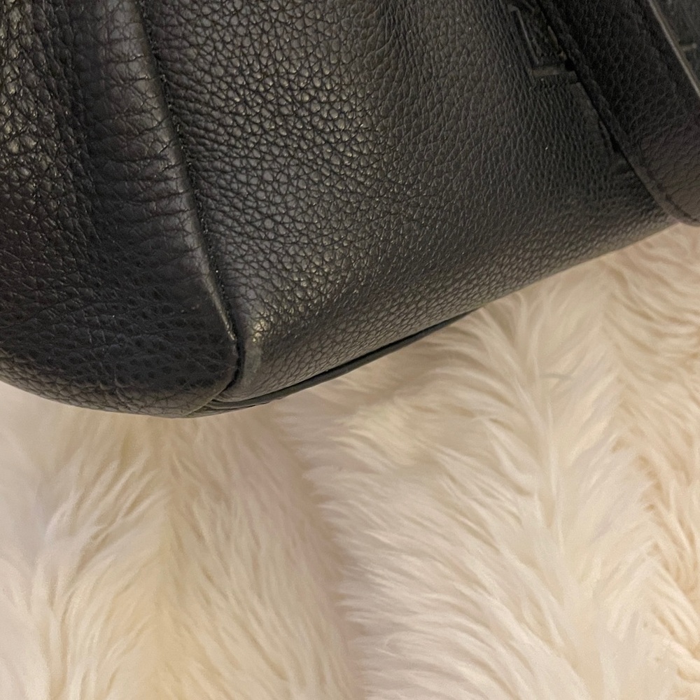 Tory Burch Black Leather Shoulder Tote with Gold Chain Accents - Picture 5 of 8